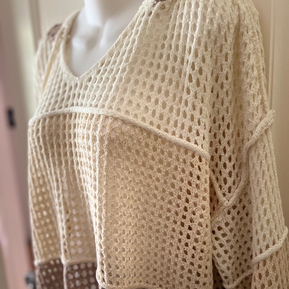 POL Open Knit Crochet Hooded Top - V-neck - Picture 4 of 10